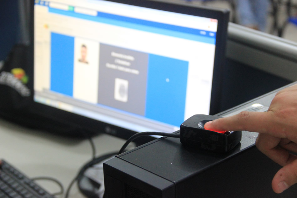 sistema biométrico de identificação de candidatos aptos a realizar as provas teóricas que possibilitam a aquisição da Carteira Nacional de Habilitação (CNH).