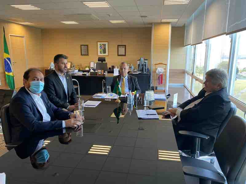 Presidente Laerte Gomes e senador Marcos Rogério relatam fechamento de igrejas ao ministro da Justiça