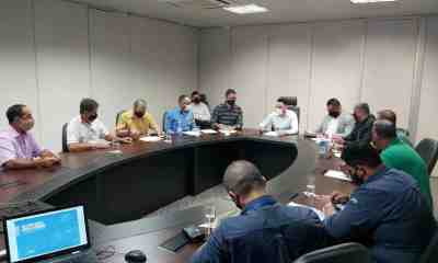 Deputado Anderson e representantes da federação e associações de taxistas participam de reunião na Casa Civil