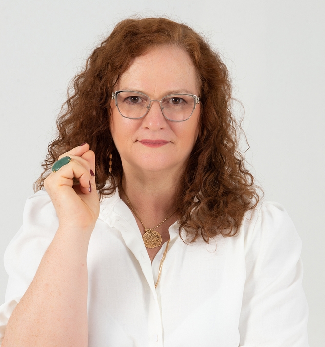Dra. Flávia Lenzi.