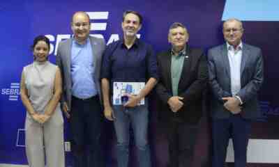 Representantes do Sebrae e o Prefeito de Capital Léo Moraes